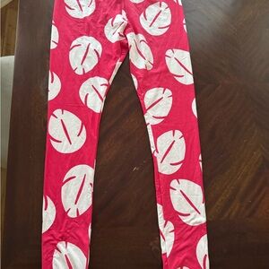 Vibrant Red and White Leaf Pattern Leggings
